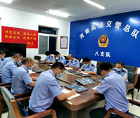 严格落实乘客扫码乘车