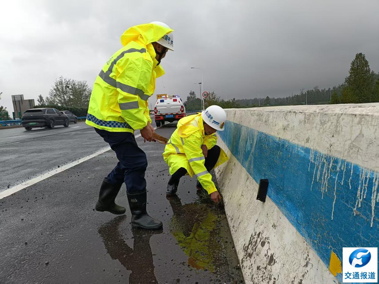 河南交通运输系统以“迅”应“汛” 全力筑牢道 河南交通运输系统以“迅”应“汛” 全力筑牢道